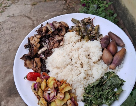Phak ok aphek-angthin (pork innards)